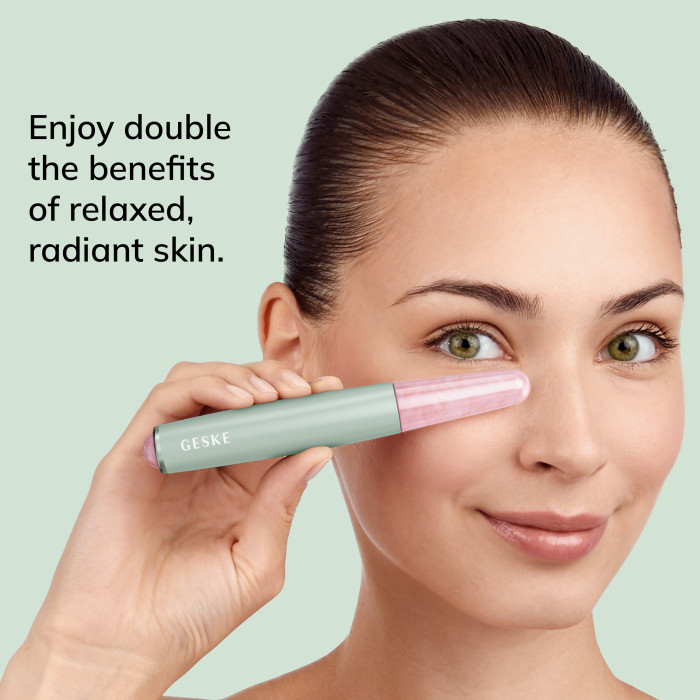 Ручка-масажер для обличчя з рожевим кварцом GESKE SmartAppGuided Double-Sided Rose Quartz Depuffing Pen 7в1 green