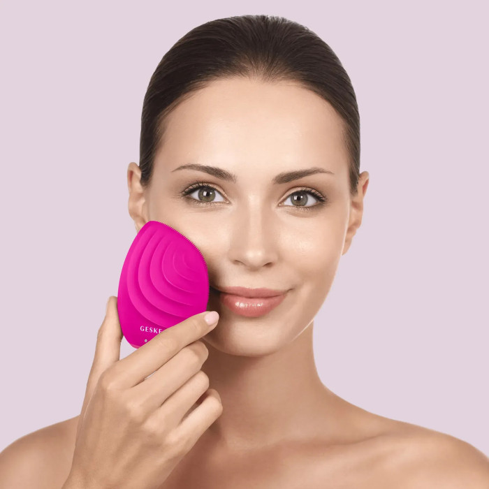 Електронна ультразвукова щітка для обличчя GESKE Sonic Facial Brush 5в1 magenta