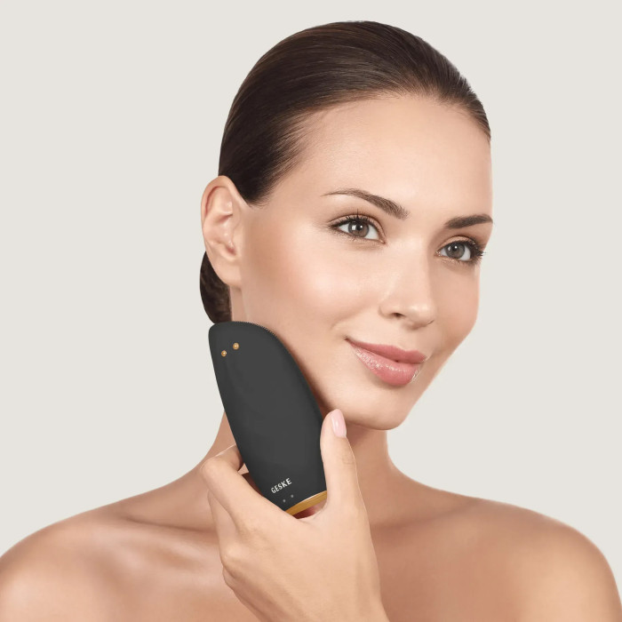Очищувальна щітка для обличчя GESKE Sonic Thermo Facial Brush&Face-Lifter 8в1 gray