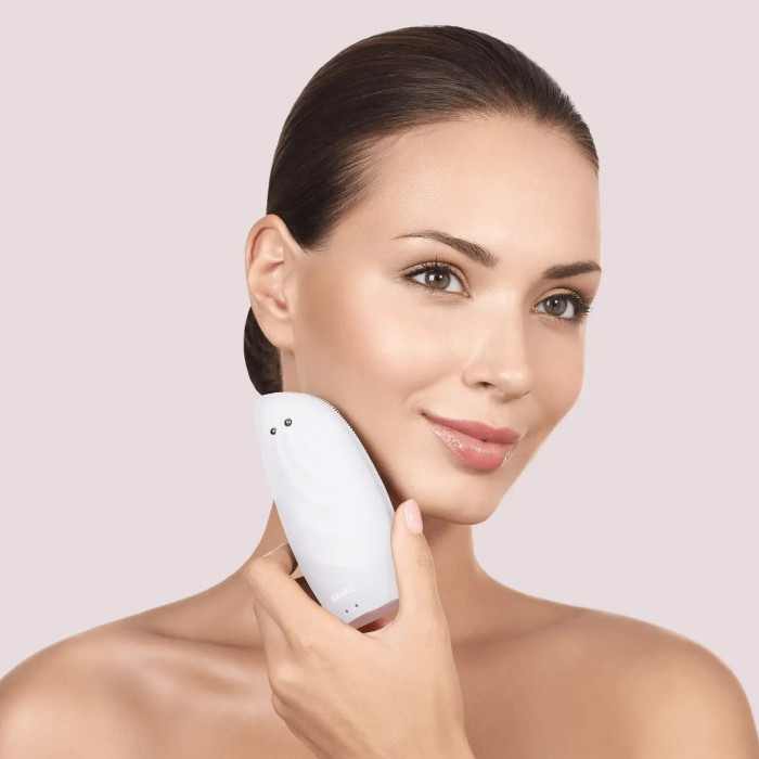 Очищувальна щітка для обличчя GESKE Sonic Thermo Facial Brush&Face-Lifter 8в1 starlight