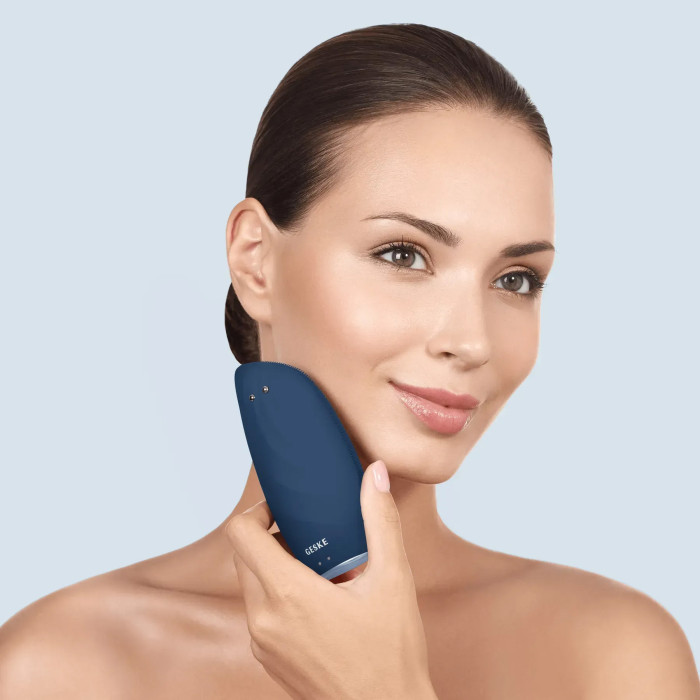 Очищувальна щітка для обличчя GESKE Sonic Thermo Facial Brush&Face-Lifter 8в1 midnight