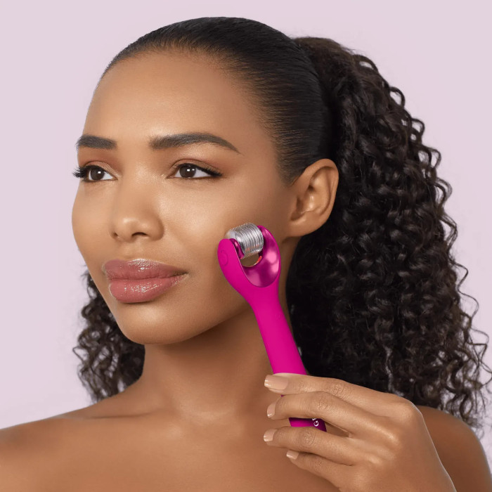 Електронний ролер для обличчя з мікроголками GESKE MicroNeedle Face Roller 9в1 magenta