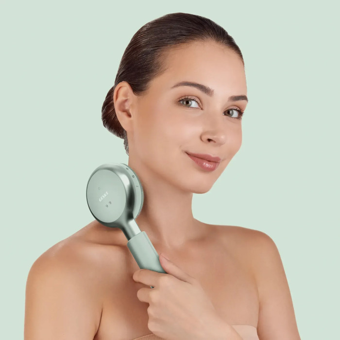 Звукова світлодіодна щітка для всього тіла GESKE Sonic LED Full-Body Brush&Intensive Exfoliator 9в1 green