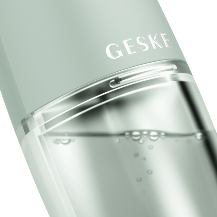 Очищуючий засіб для обличчя GESKE Aqua-Stream Face Cleanser 8в1 green